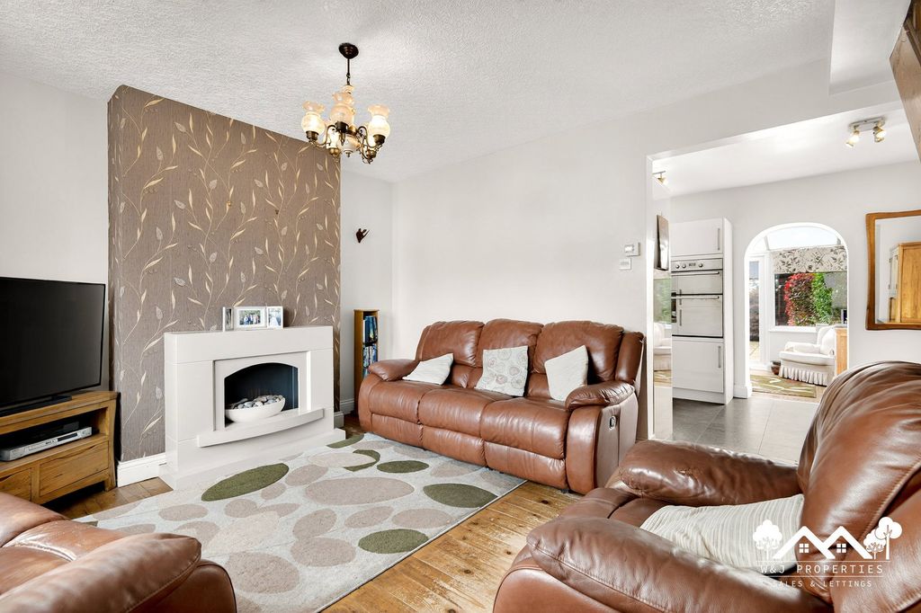 Property photo 3 of 32