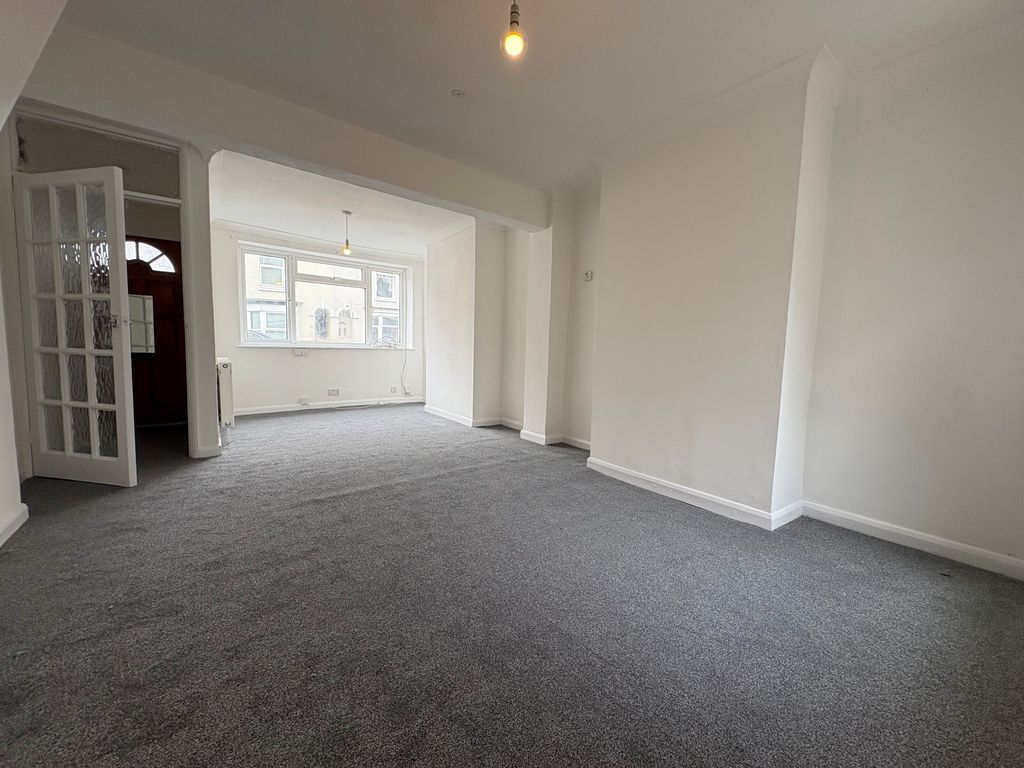 Property photo 1 of 6 23 Leyton Lounge