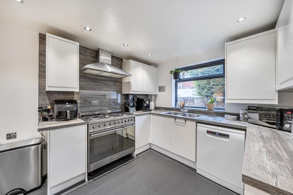 Property photo 3 of 28 Kitchen