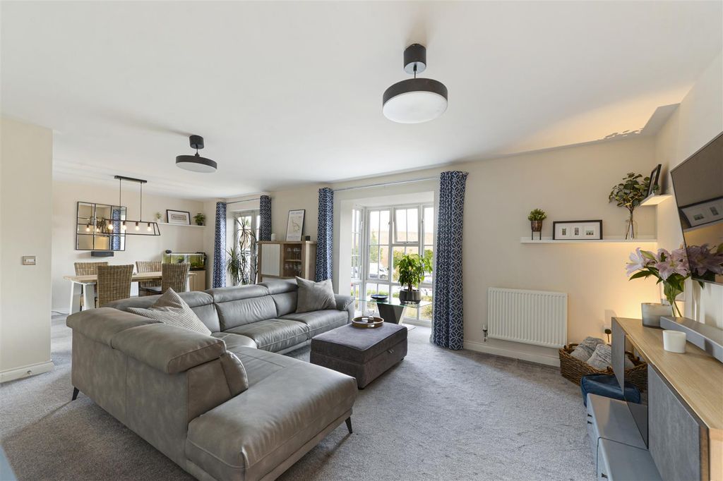 Property photo 3 of 16 74Queen04.Jpg