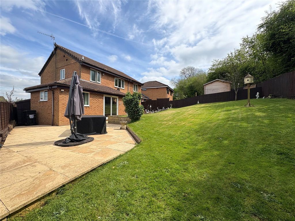 Property photo 2 of 29 Picture No. 11