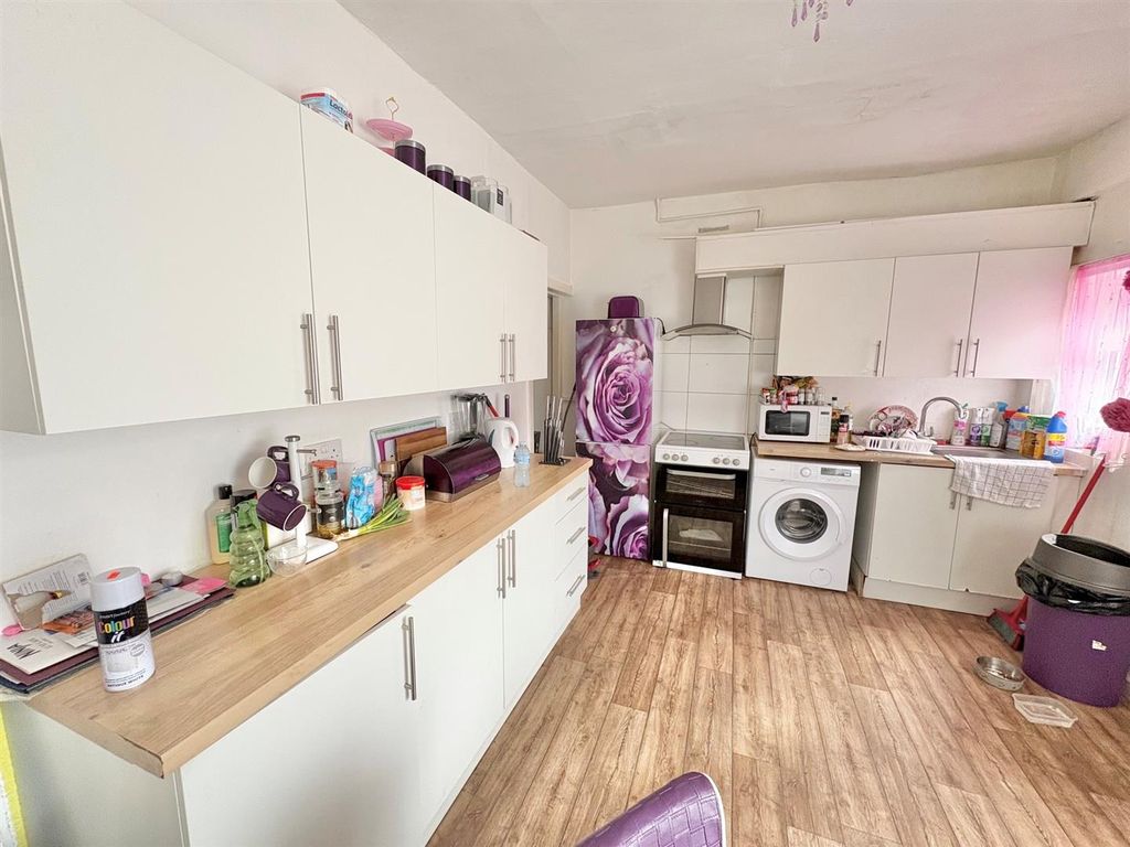 Property photo 3 of 7 Kitchen.Jpg