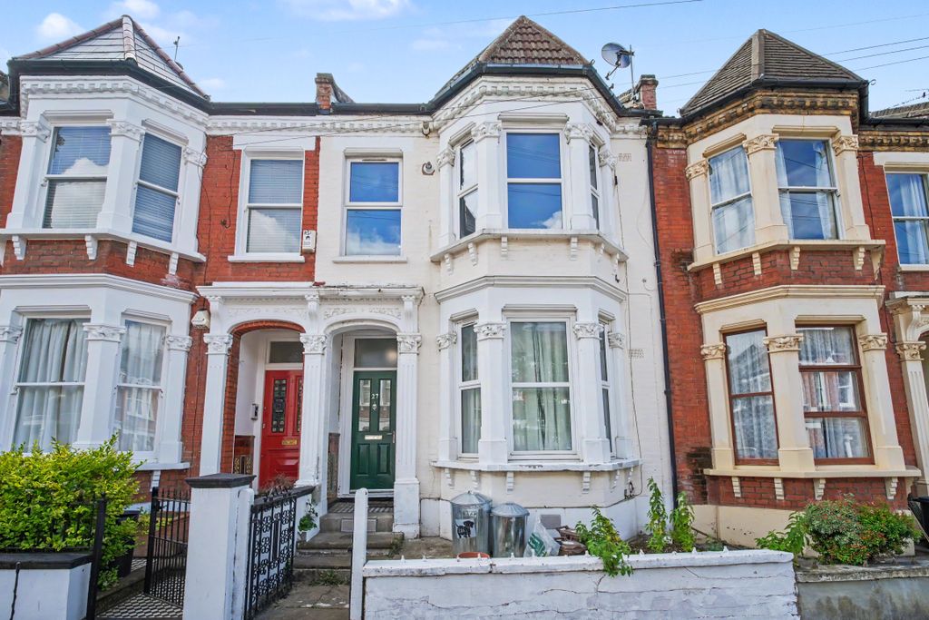Property photo 1 of 14 27c Fernside Road, Balham, London Sw12 8Ln