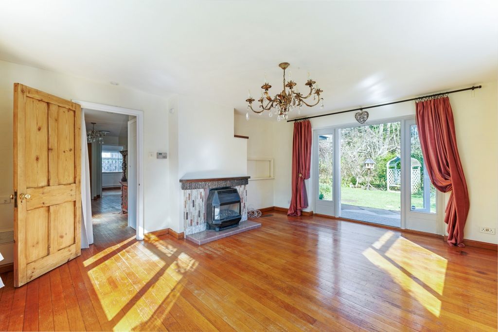 Property photo 2 of 13 (9)