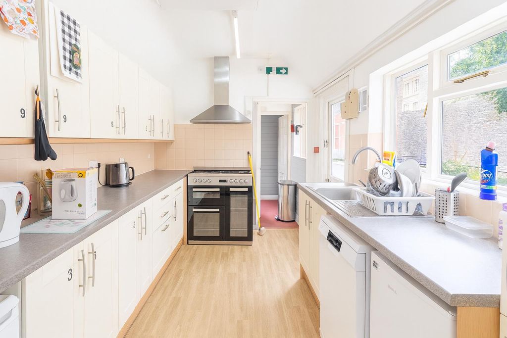 Property photo 2 of 12 Chatgpt Image Sep 9, 2025, 02_05_21 Pm.Png