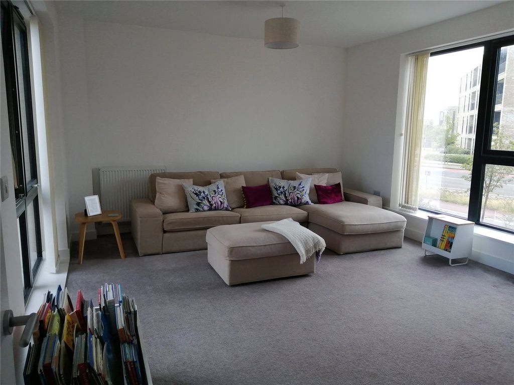 Property photo 3 of 3 Lounge
