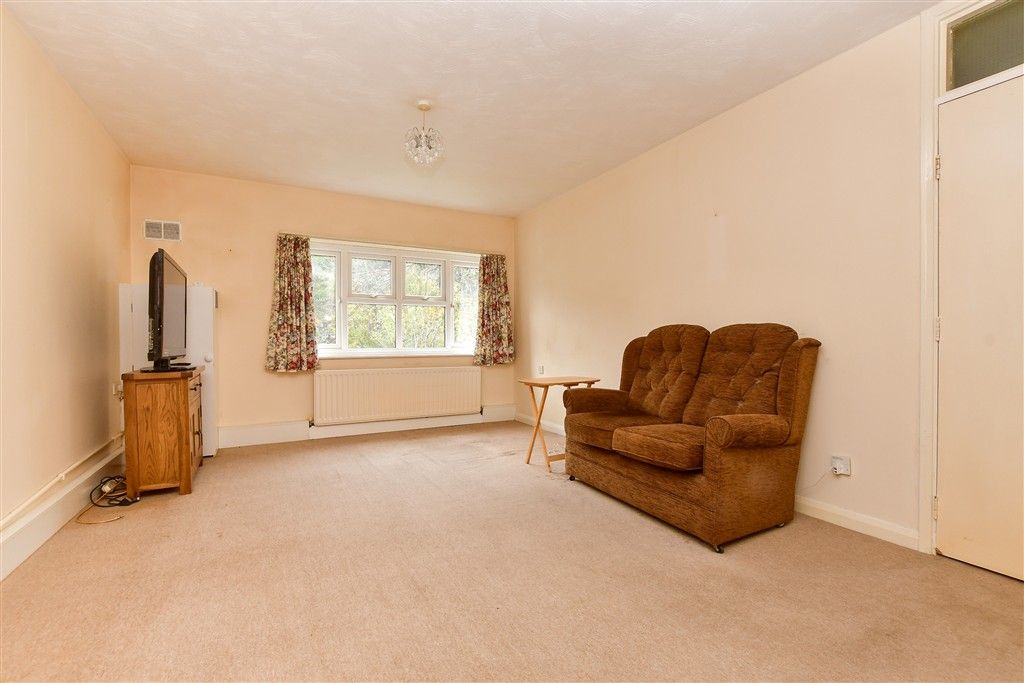 Property photo 2 of 14 Lounge