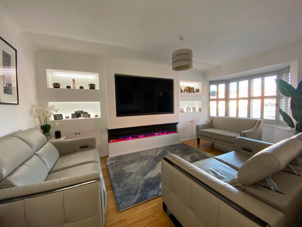 Property photo 2 of 32