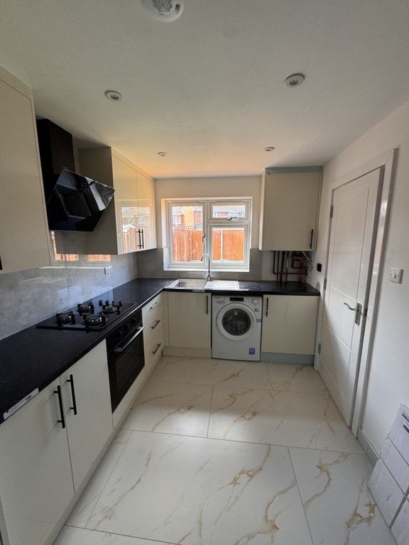 Property photo 2 of 8 1c2Ffb17-F658-41Db-86d2-3c4Eb5694B59