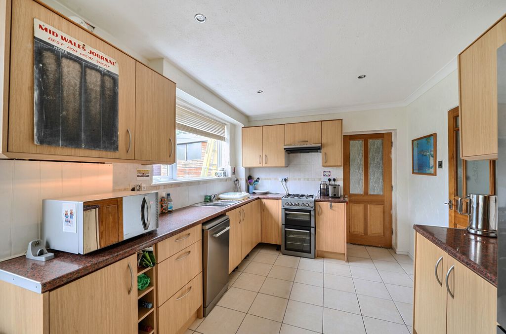 Property photo 3 of 17 1480946-12-6A33d0...