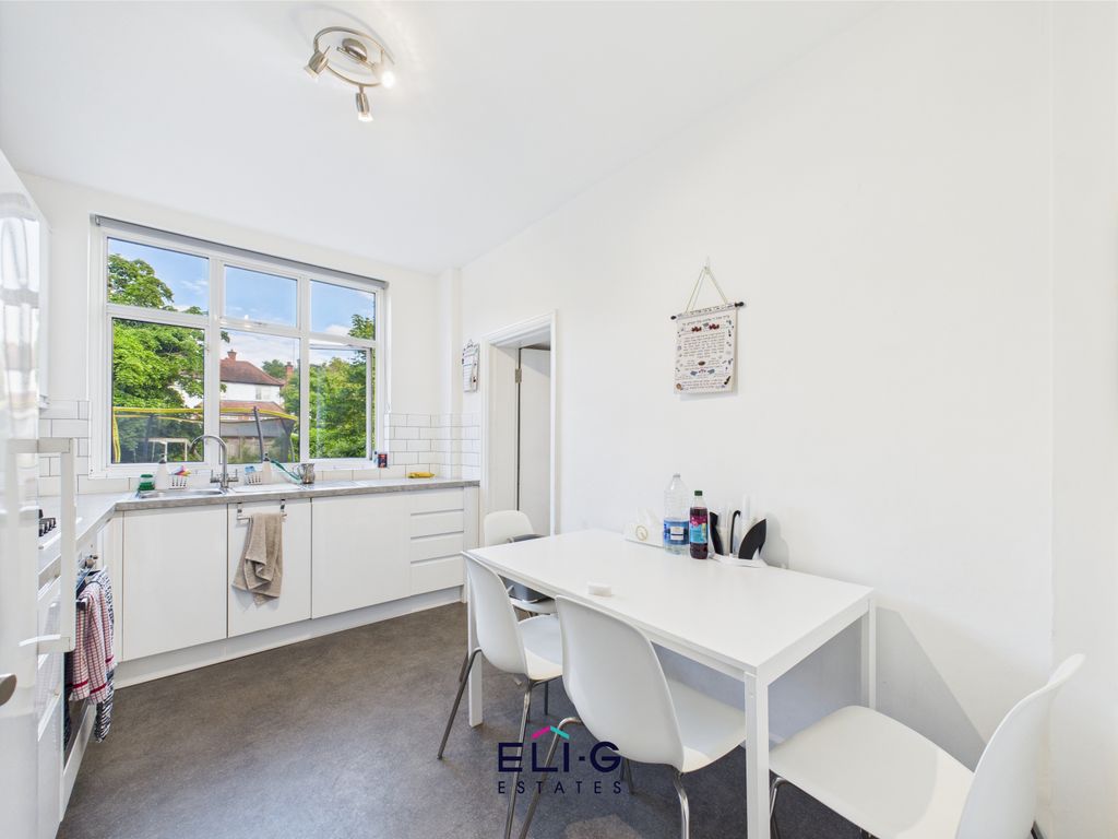 Property photo 3 of 17 Gallery