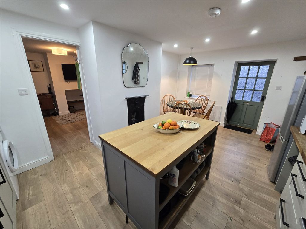 Property photo 2 of 14 Picture No. 17