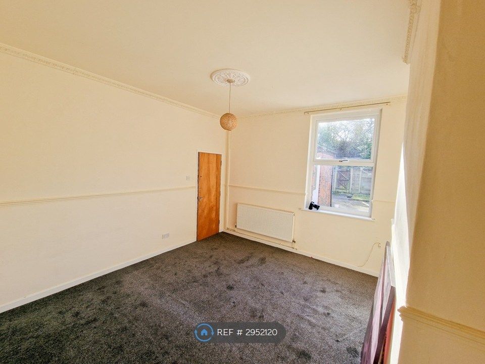 Property photo 3 of 11 Lounge*