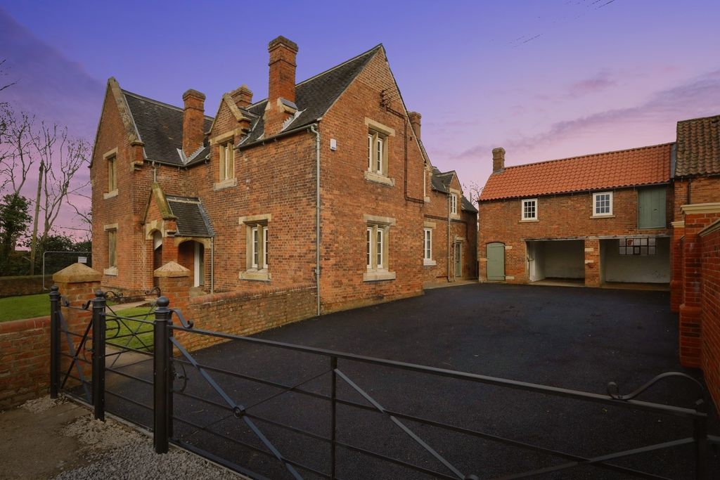 Property photo 1 of 20