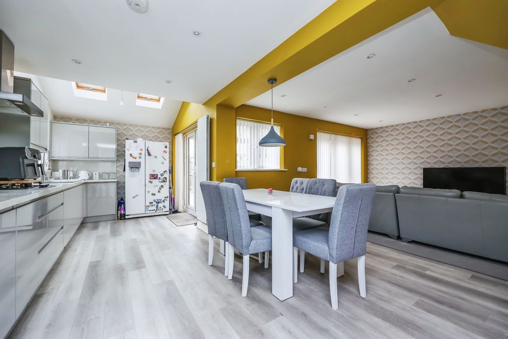 Property photo 3 of 19 Kitchen/Diner