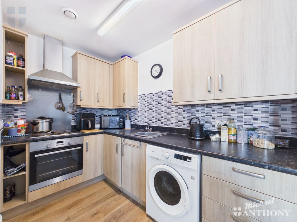Property photo 3 of 6 Cam03218G0-Pr1137-Still004
