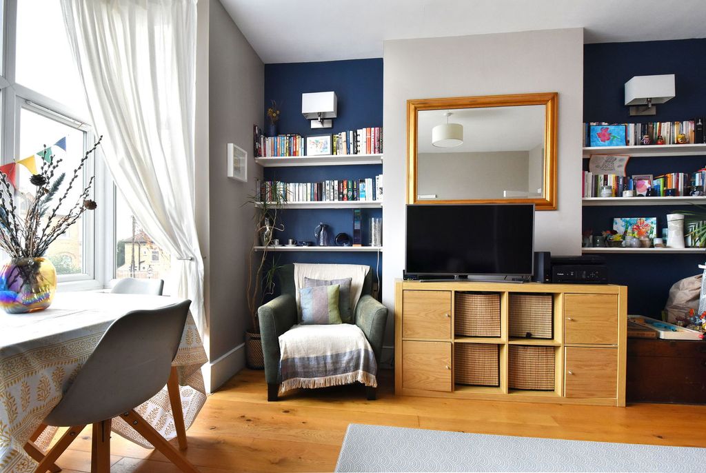 Property photo 3 of 11