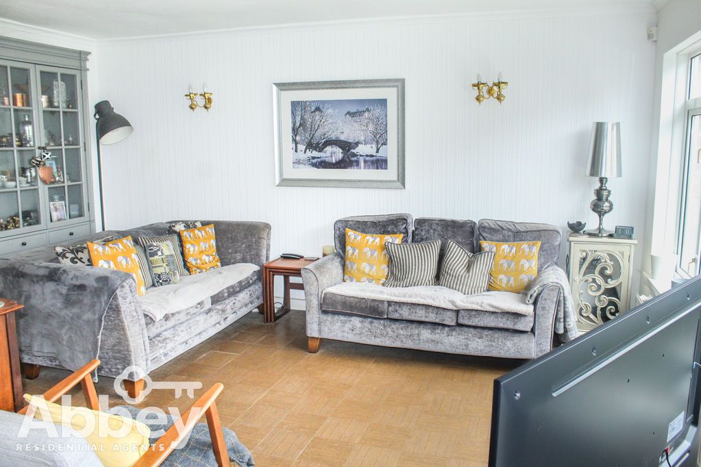 Property photo 2 of 16 Lounge 1