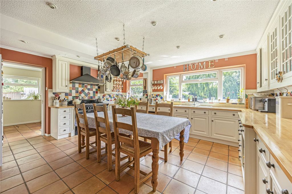 Property photo 2 of 16 Picture No. 17