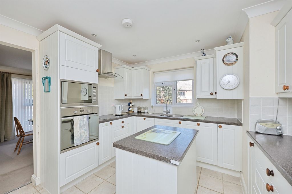 Property photo 1 of 23