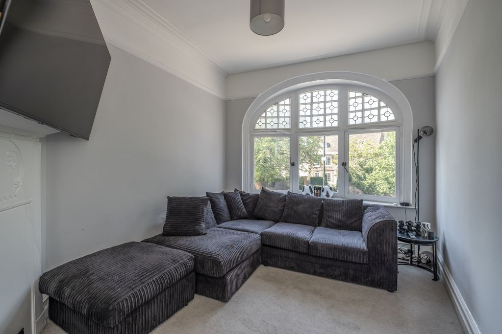 Property photo 1 of 11 Sitting Room