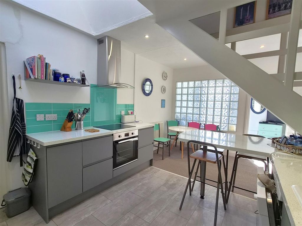 Property photo 3 of 17 Kitchen Dining Room
