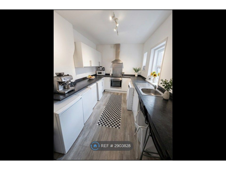 Property photo 3 of 13 Kitchen