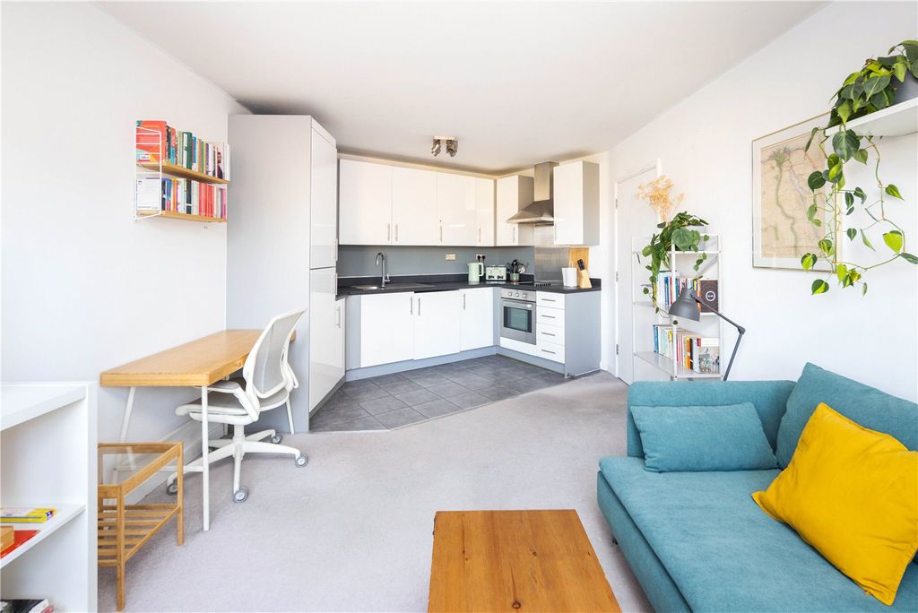 Property photo 2 of 15 Reception/Kitchen