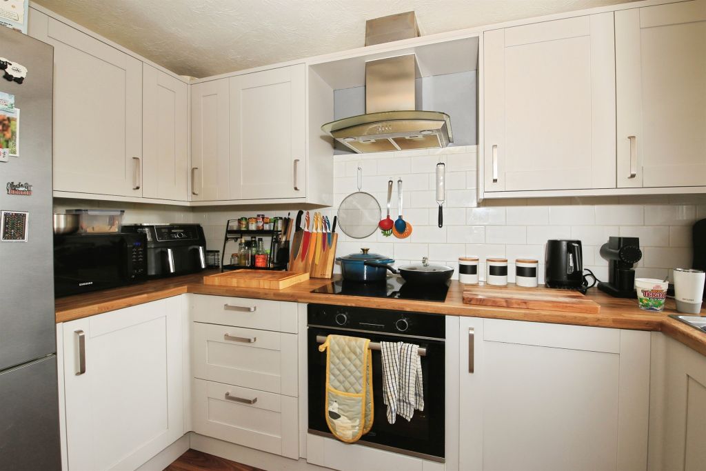 Property photo 2 of 17