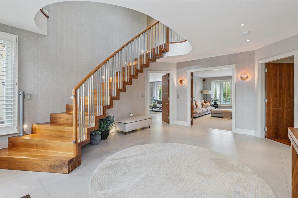 Property photo 3 of 21 Image