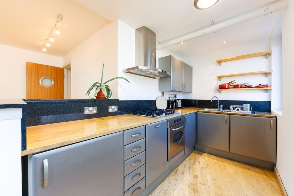 Property photo 3 of 10 Three Oak Lane 21...