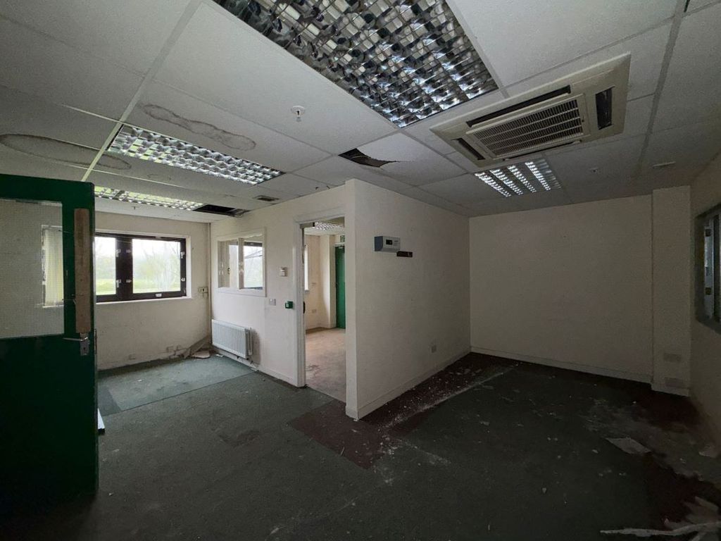 Property photo 2 of 23