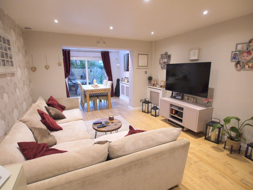 Property photo 2 of 9 Photograph 2