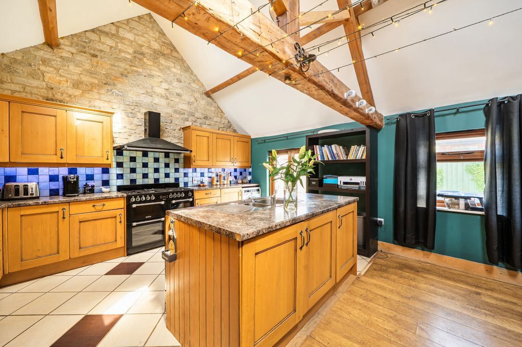 Property photo 3 of 20 Kitchen