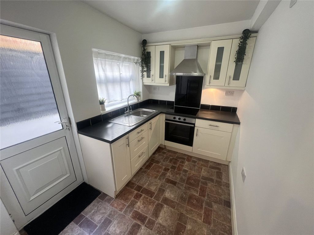 Property photo 2 of 15 Kitchen