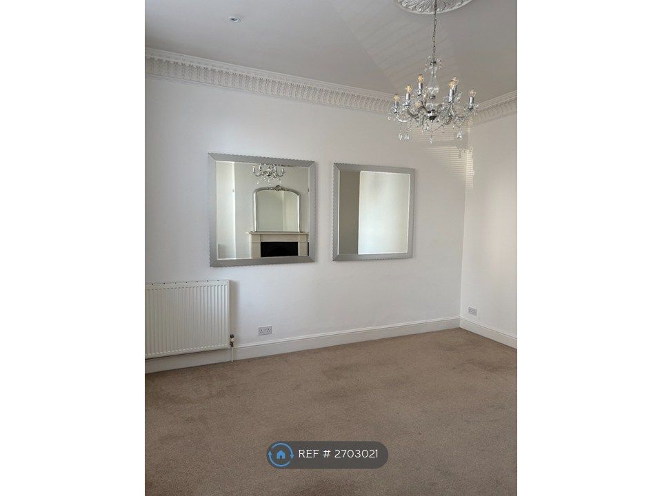 Property photo 3 of 17 Living Room