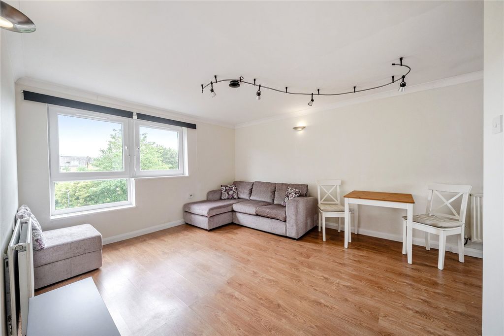 Property photo 3 of 12 Picture No. 02