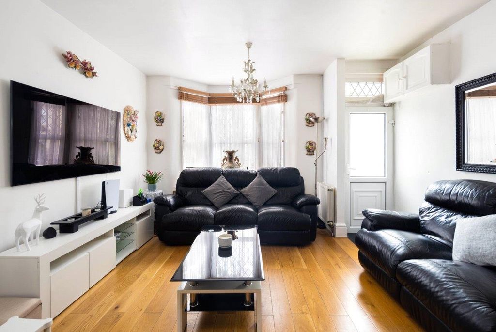 Property photo 2 of 17 Living Room