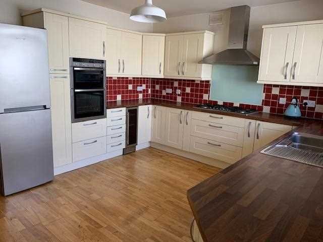 Property photo 2 of 8 Kitchen