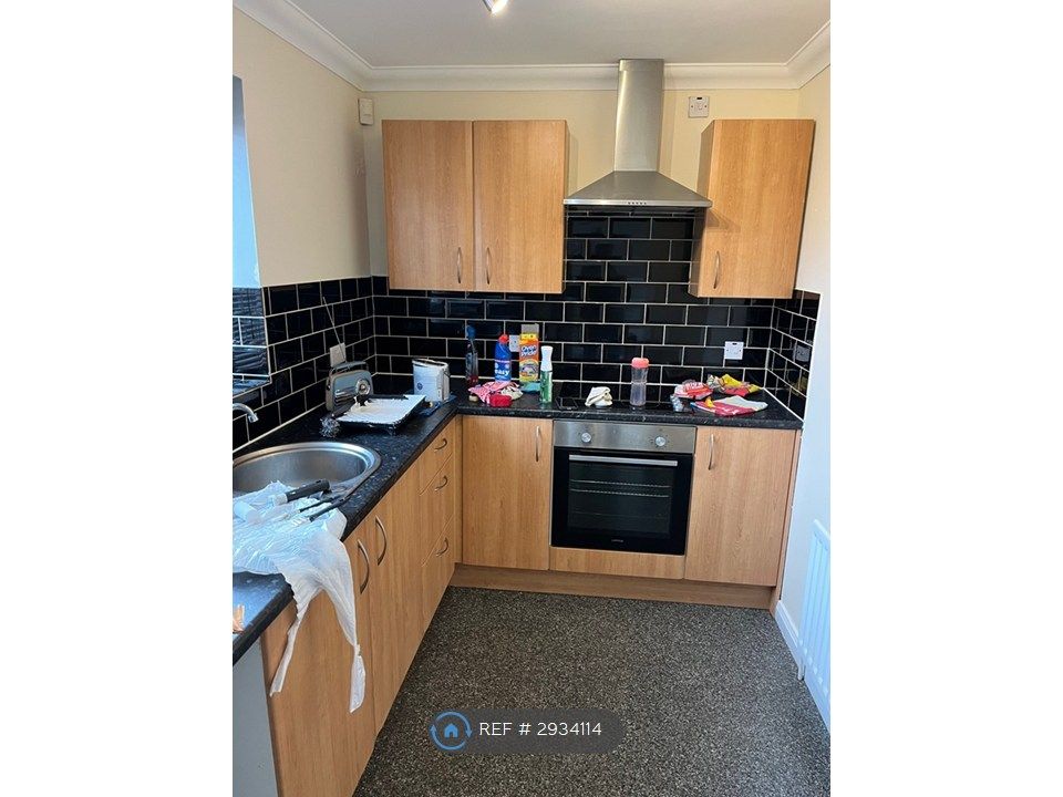Property photo 2 of 8 Kitchen