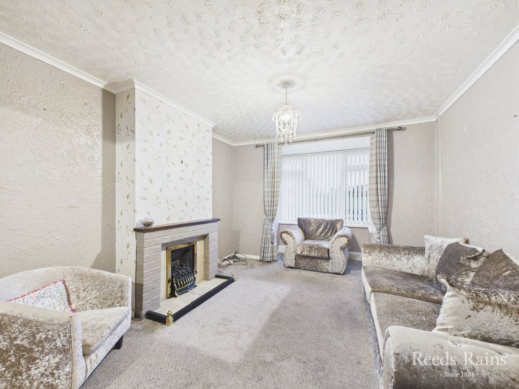 Property photo 3 of 15 Lounge