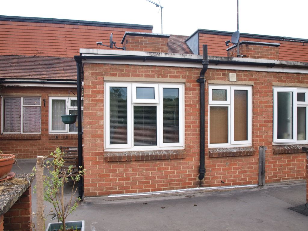 Property photo 2 of 9 Terraced Area