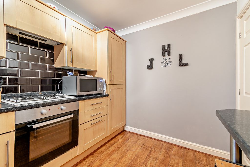 Property photo 3 of 9 Kitchen