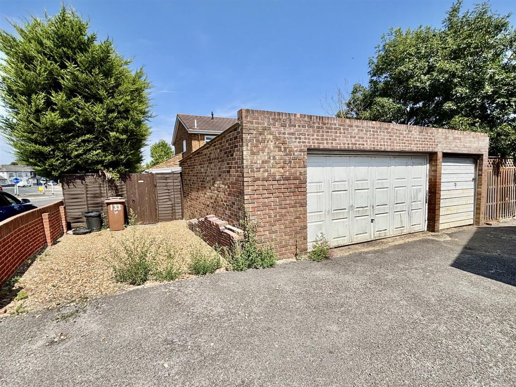 Property photo 3 of 20 Garages And Off Road Parking