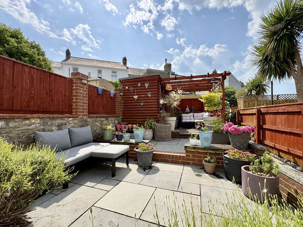 Property photo 2 of 25