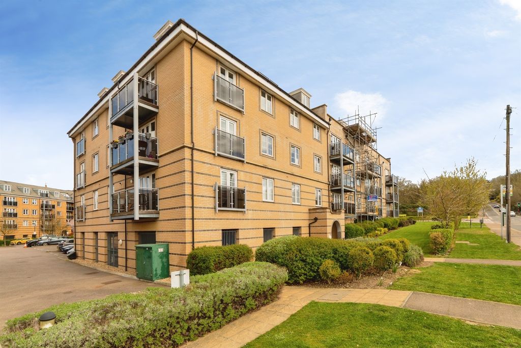 Property photo 1 of 18