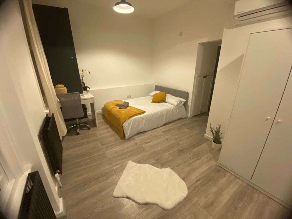 Property photo 1 of 9 Studio 6 - £1350 Available From 19/07/2026
