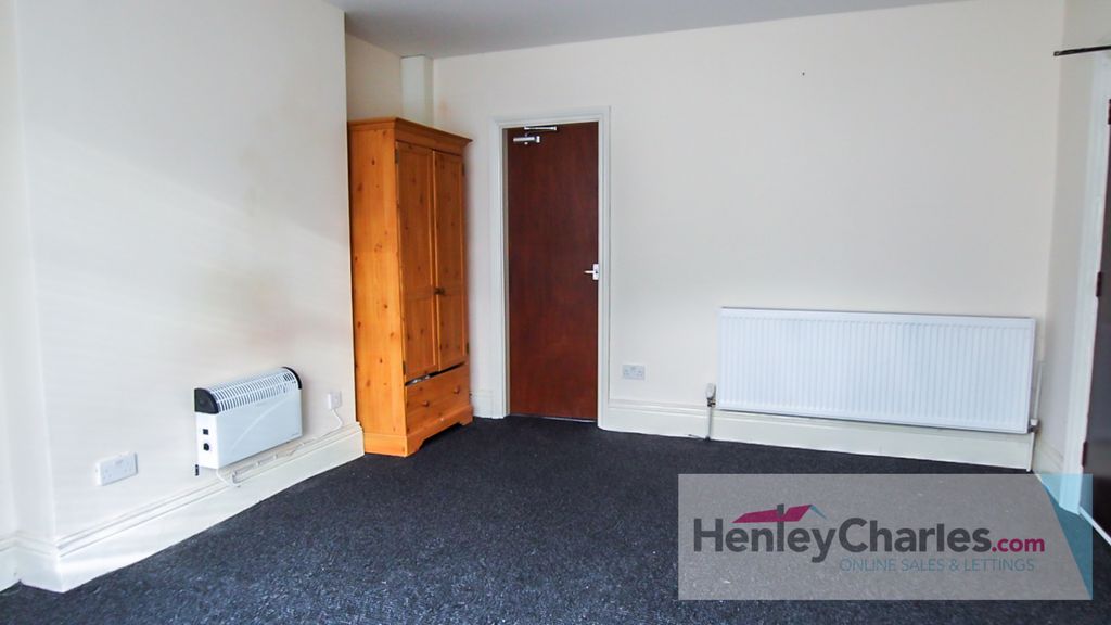 Property photo 2 of 5 Bedroom/Living Room