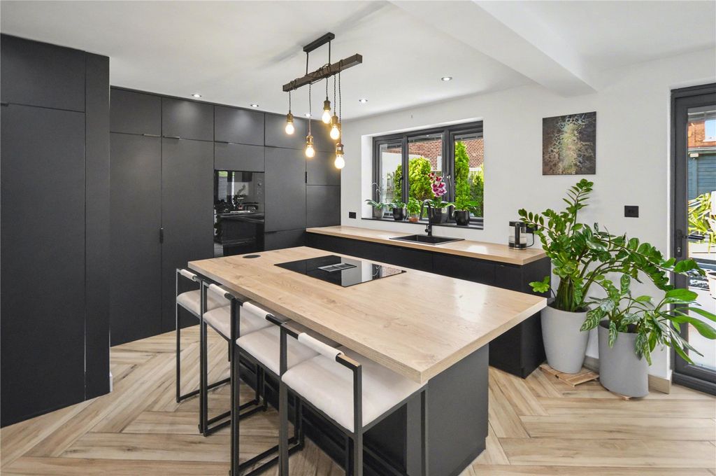 Property photo 3 of 13 Picture 3