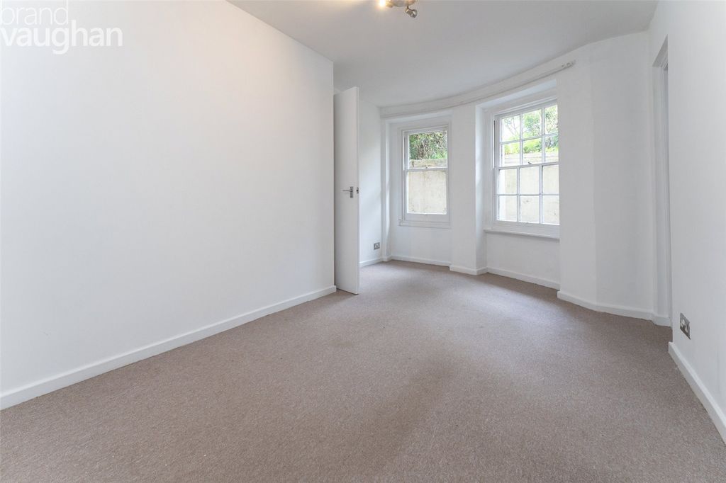 Property photo 2 of 14 Picture No. 03